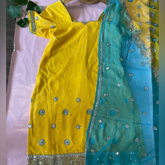 Salwar kameez embroidered Punjabi suit ready to wear yellow blue heavy - Picture 6 of 10